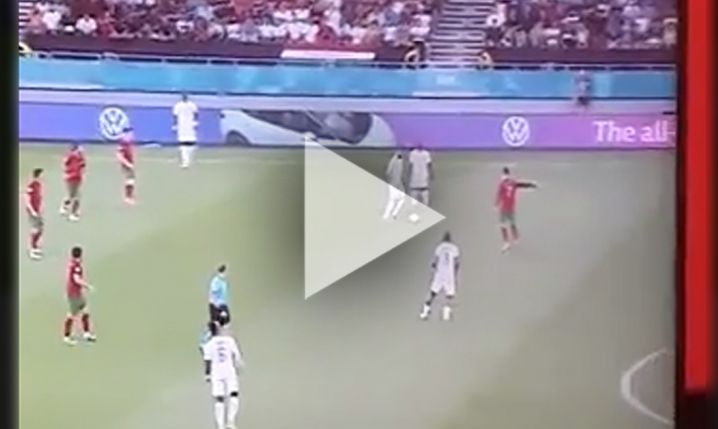Ronaldo pokazuje zawodnikowi Francji, gdzie ma zagrać piłkę... :D [VIDEO]
